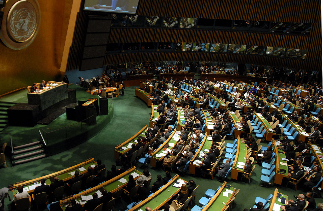 1280px-un_meeting_on_environment_at_general_assembly