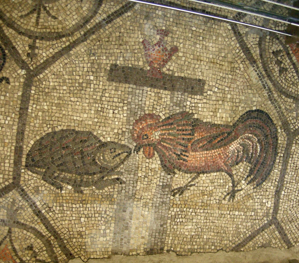 1024px-basilica_di_aquilieia_museo_e_scavi_mosaici_aula_teodoriana_17_gallo_vs_tartaruga