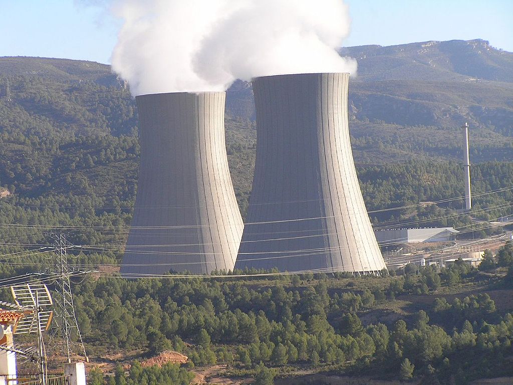 1024px-cofrentes_nuclear_power_plant_cooling_towers