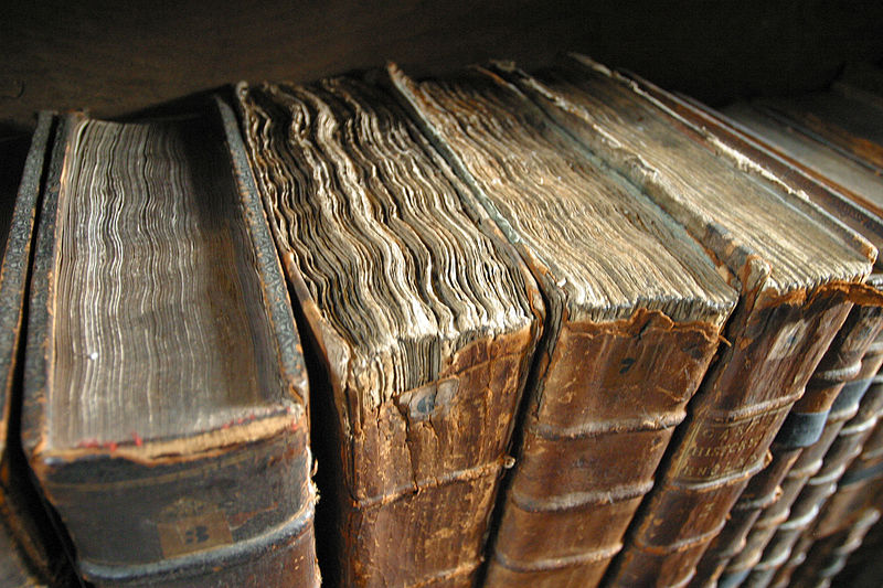 800px-old_book_bindings