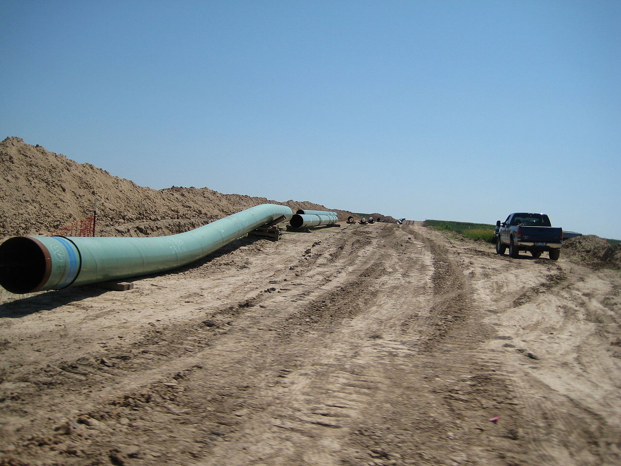 1280px-pipes_for_keystone_pipeline_in_2009