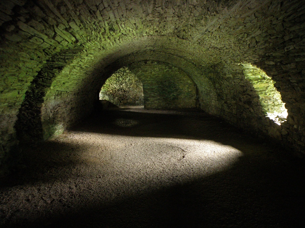 the-catacombs-441677_1280