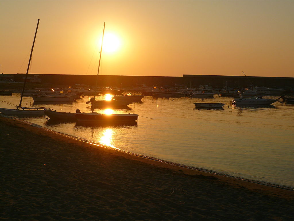 1024px-tramonto_sul_porto_di_forio