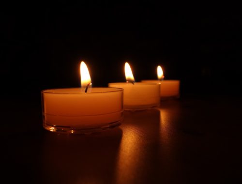 candles-488584_1280