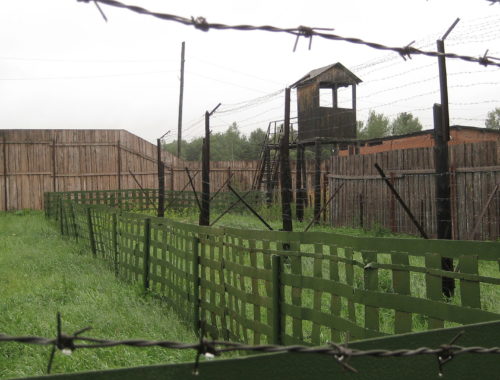 the_fence_at_the_old_gulag_in_perm-36