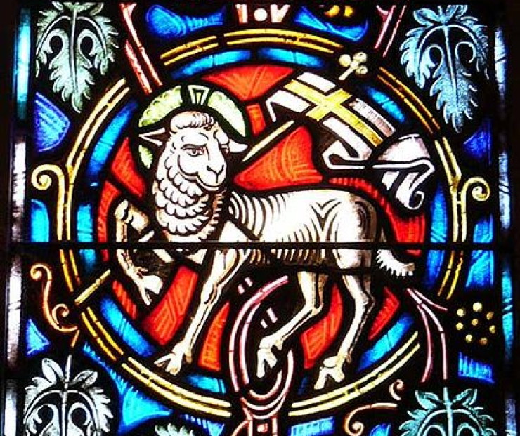 422px-stained_glass_agnus_dei