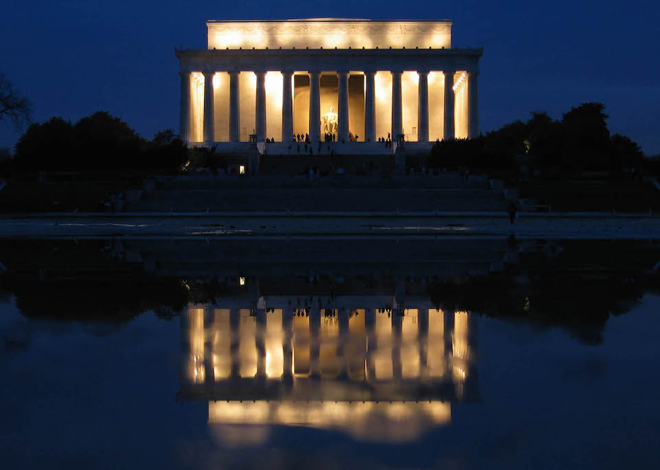 lincoln_memorial_and_a_drained_reflection_pool