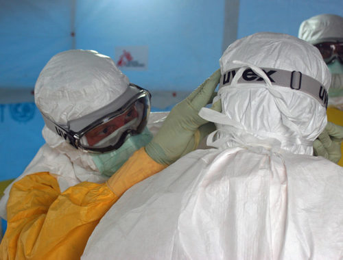 preparing_to_enter_ebola_treatment_unit_5