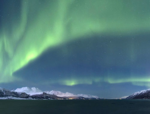 aurora_borealis_above_lyngenfjorden_2012_march-3