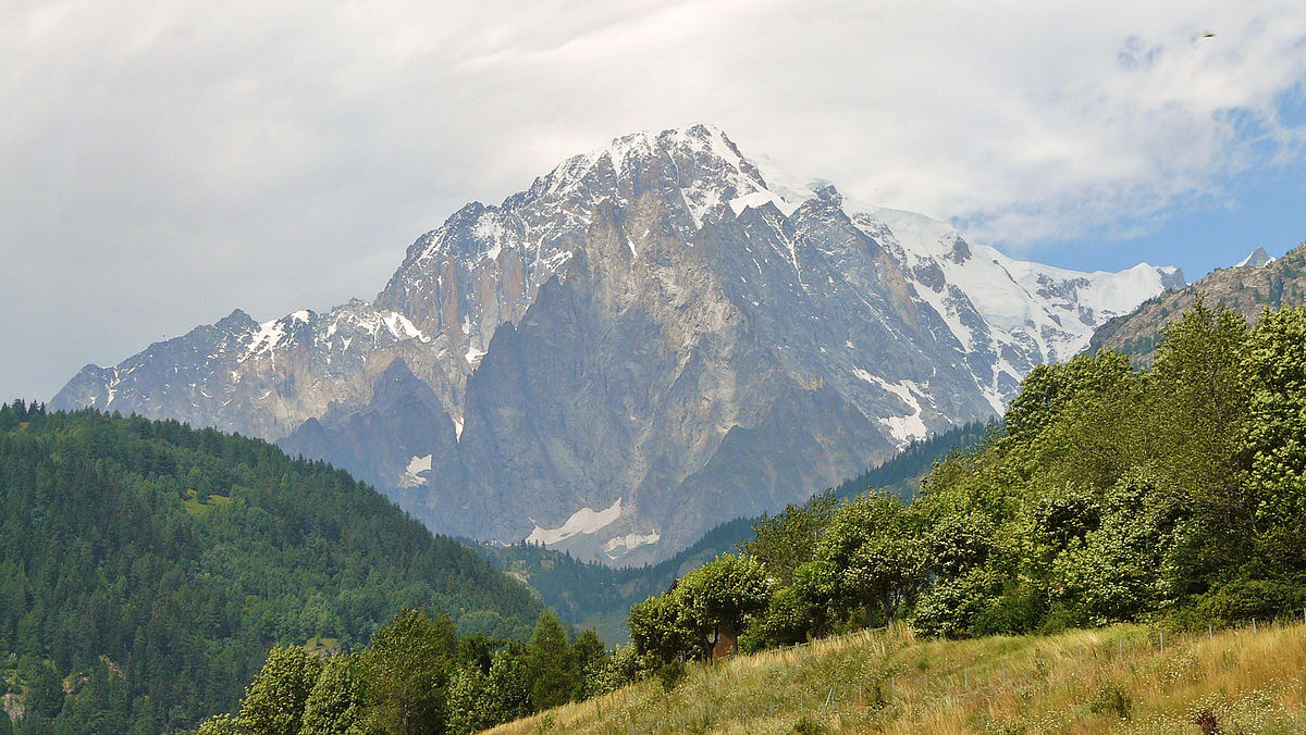 1200px-mont_blanc_from_aosta_valley