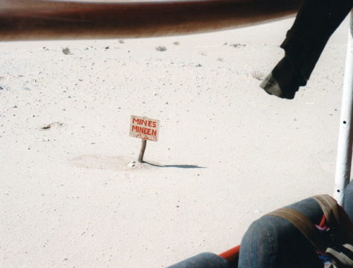 800px-minas_antipersona_en_la_frontera_entre_mauritania_y_el_sahara_occidental_1995