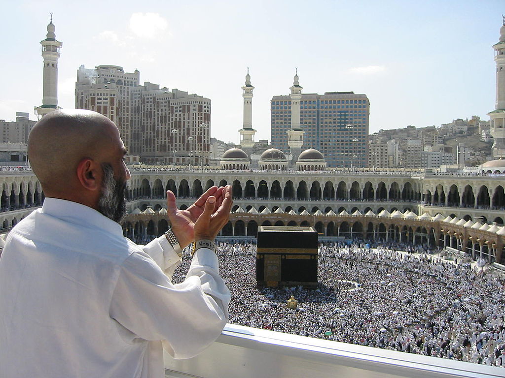 1024px-supplicating_pilgrim_at_masjid_al_haram