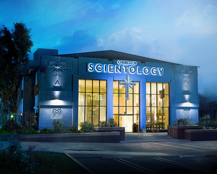 750px-church-of-scientology-los-angeles-night-shot