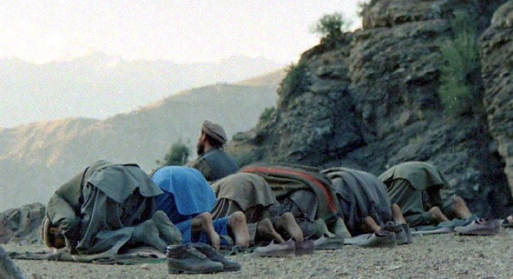 mujahideen_prayer_in_shultan_valley_kunar_1987