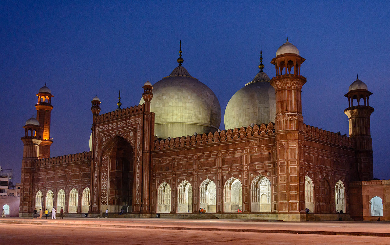 night_view_of_badshahi_mosque_kings_mosque