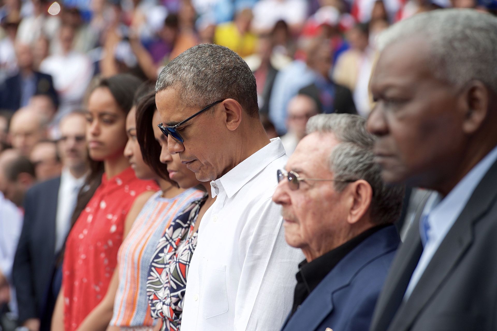 president_obama_the_first_lady_and_cuban_president_castro_observe_moment_of_silence_in_respect_to_victims_of_terrorist_attack_on_brussels_25903928701