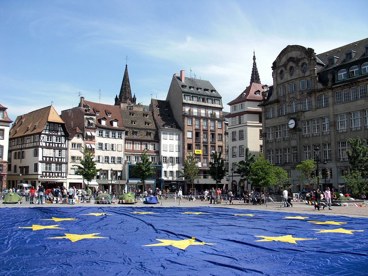 1200px-big_european_flag_at_strasbourg_france_-_europe_day_2009