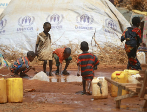 famine-in-africa-dadaab-refugee-camp-000024388904_large