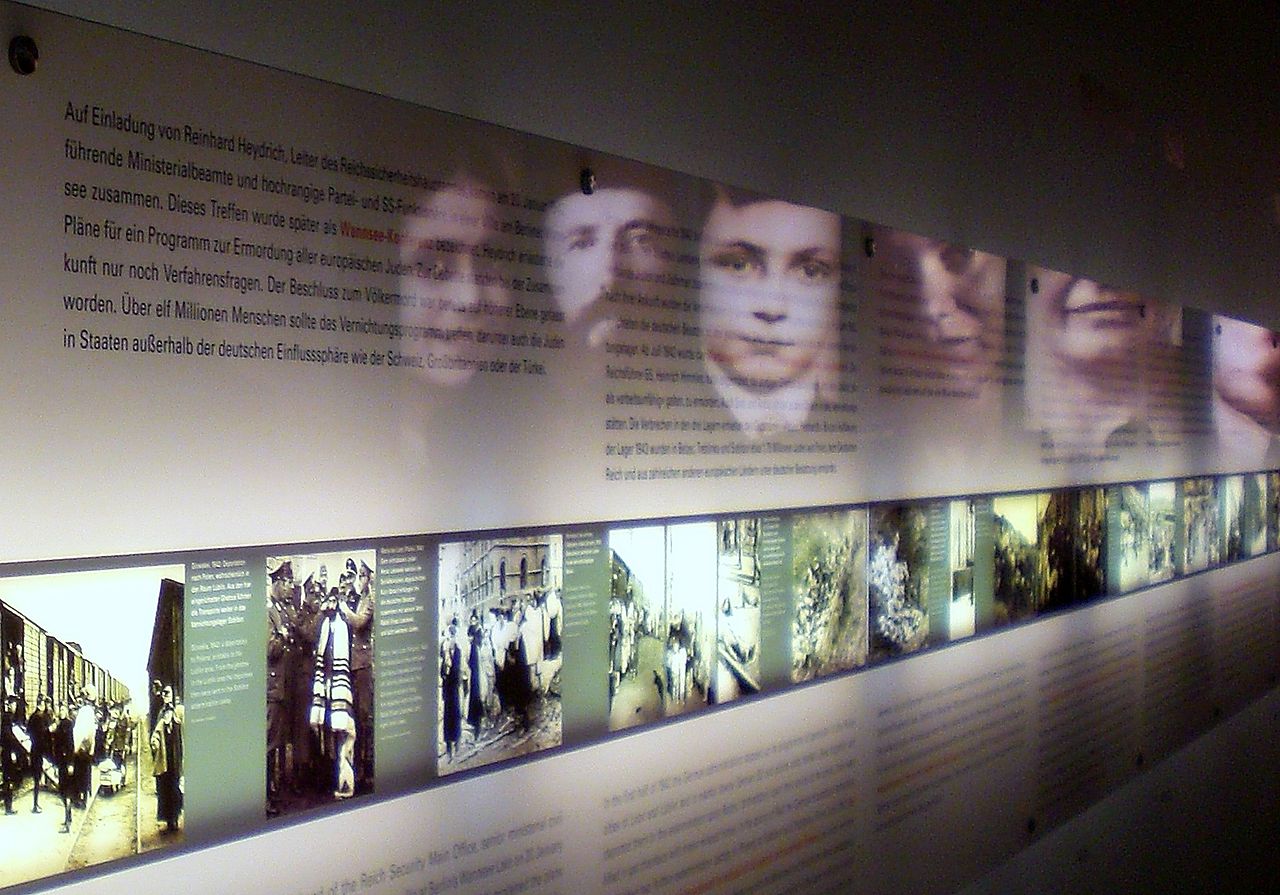 1280px-holocaust_memorial_museum_berlin_interioro_03