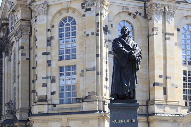 martin-luther-monument-on-neumarkt-in-front-of-frauenkirche-dresden-000076212969_large