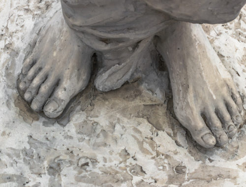 photo-of-the-feet-of-christ-the-redeemer-in-rio-brazil-000059871734_full