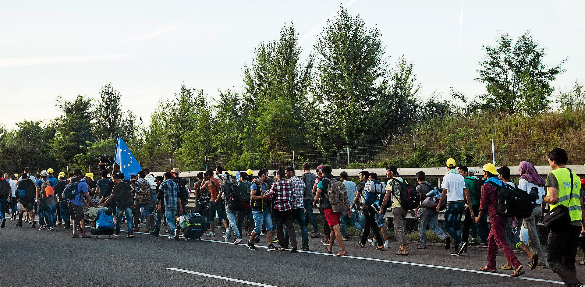 refugee_march_hungary_2015-09-04_02_b