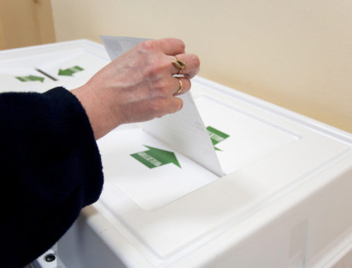woman-put-election-ballot-into-the-box-000018615253_large