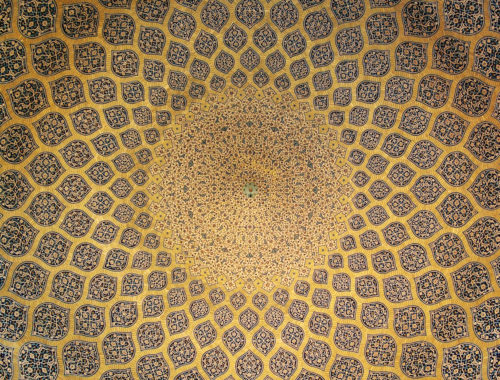 isfahan_lotfollah_mosque_ceiling_symmetric