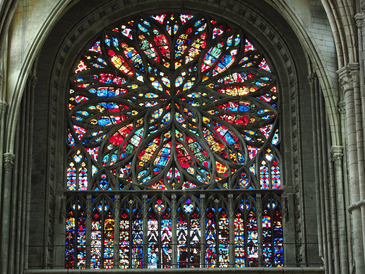 stained_glass_windows_of_amiens_cathedral_pic-004