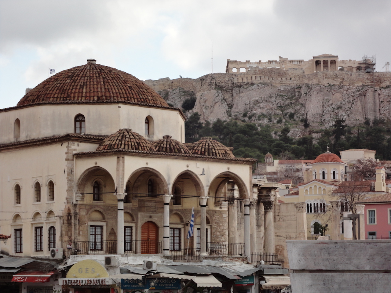 tzisdarakis_mosque_and_akropolis_in_monastiraki