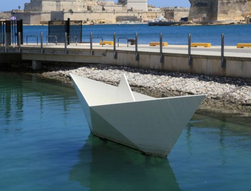 malta_-_floriana_-_valletta_waterfront_-_laguna_marina_-_child_migrants_memorial_02_ies