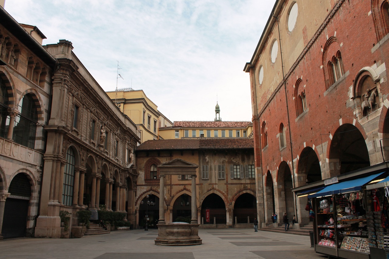 piazza_mercanti_milano