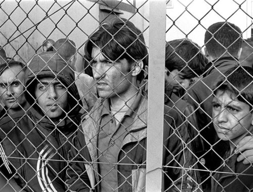 800px-20101009_arrested_refugees_immigrants_in_fylakio_detention_center_thrace_evros_greece