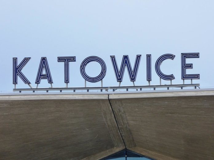 railway-station-katowice-696x522