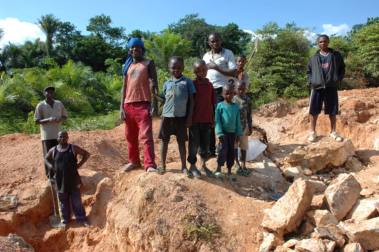 child_labor_artisan_mining_in_kailo_congo