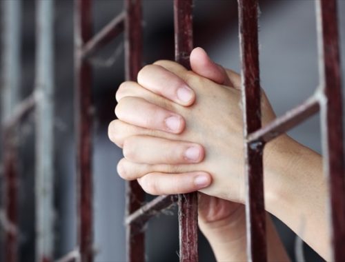 hand-praying-in-jail-shutterstock-800x430