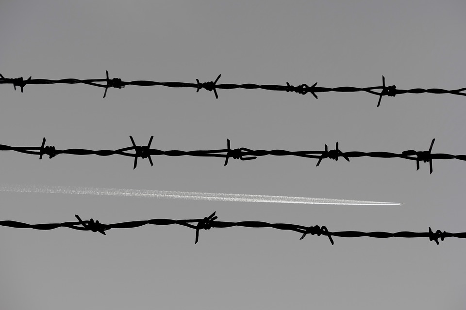 barbed-wire-3244121_960_720