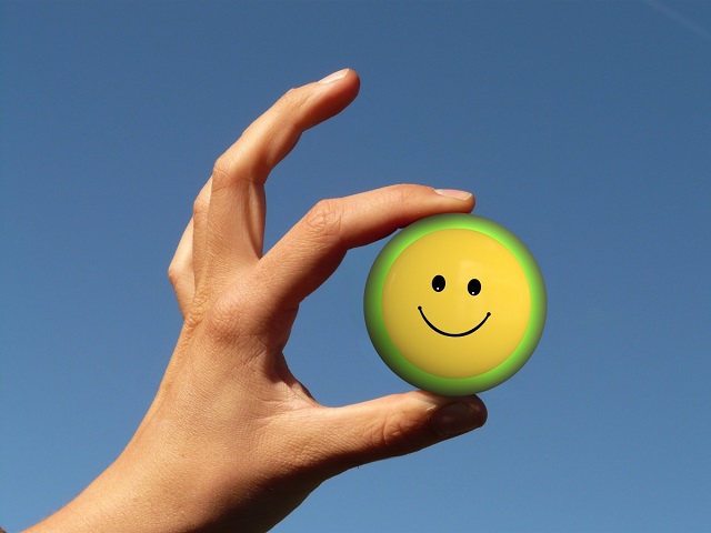 smiley_emoticon_hand_finger_keep_access_yellow_happy-1112229