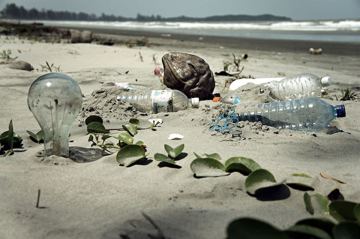 1280px-water_pollution_with_trash_disposal_of_waste_at_the_garbage_beach