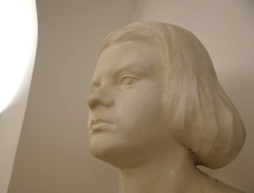 bust_of_sophie_scholl_-_white_rose_memorial_room_-_interior_of_main_building_of_ludwig-maximilians-universitat_-_munich_-_germany_-_01