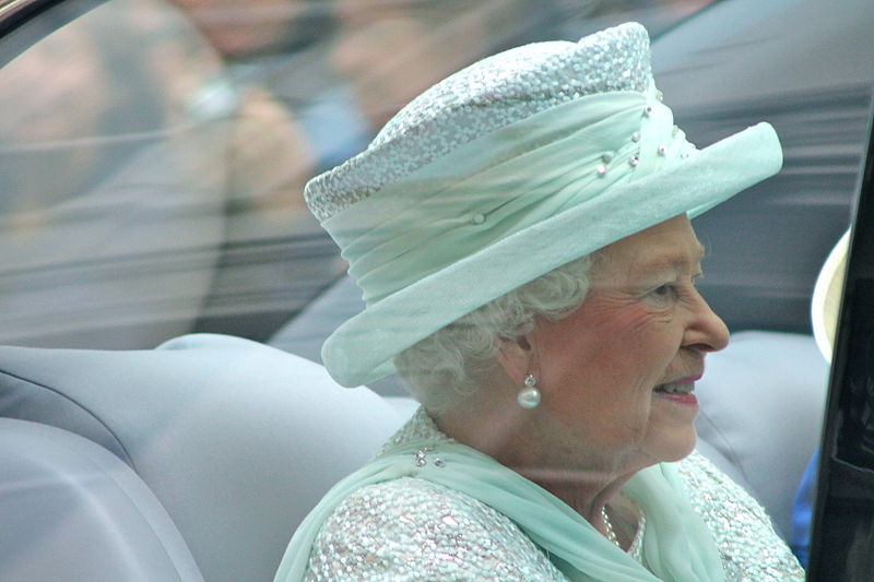 800px-queen_at_the_diamond_jubilee