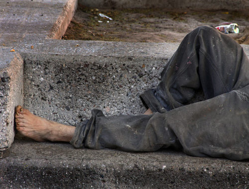 800px-homeless_on_bench