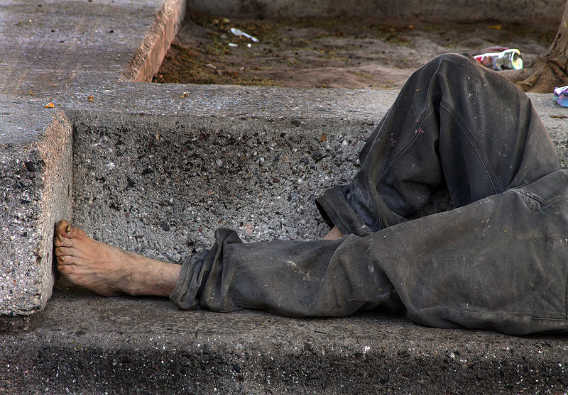 800px-homeless_on_bench
