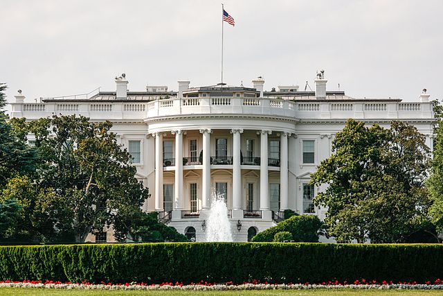 640px-front_of_the_white_house_7505676818